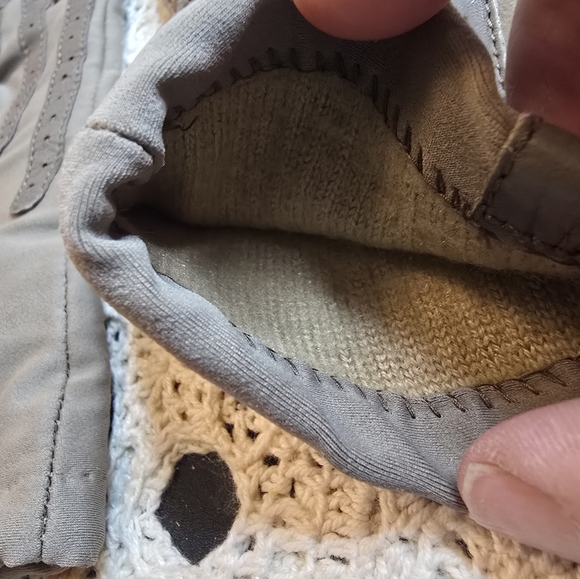 Isotoner Vintage Taupe Cashmere Lined Womens One Size Gloves - Picture 5 of 7